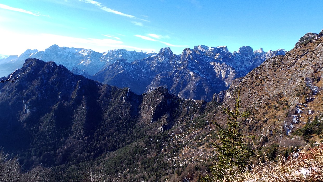 Sulle creste fra Talvena e Peron